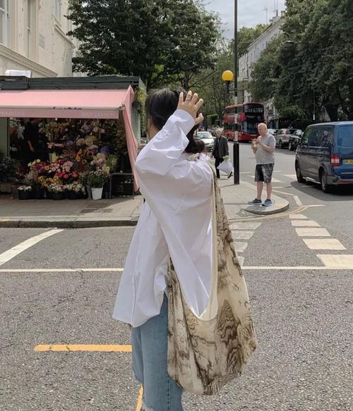 鹿晗喜欢的女明星类型 关晓彤造型被吐槽土味 鹿晗喜欢的女明星类型 关晓彤造型被吐槽土味