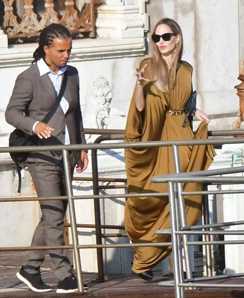 了不起的女孩们 你的新年惊喜已经送达! 了不起的女孩们 你的新年惊喜已经送达!