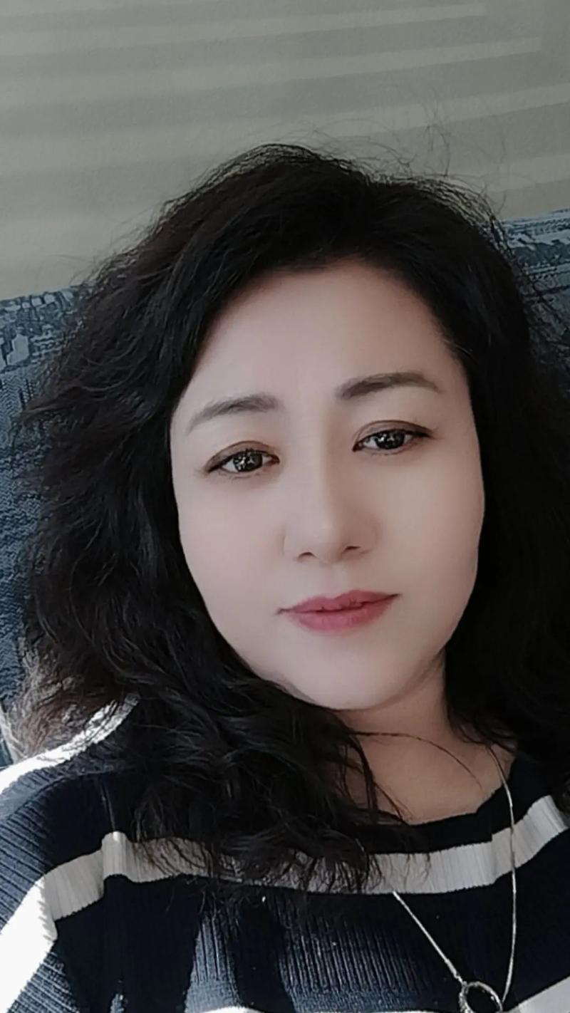 明星耳洞位置图片 jennie耳洞位置 